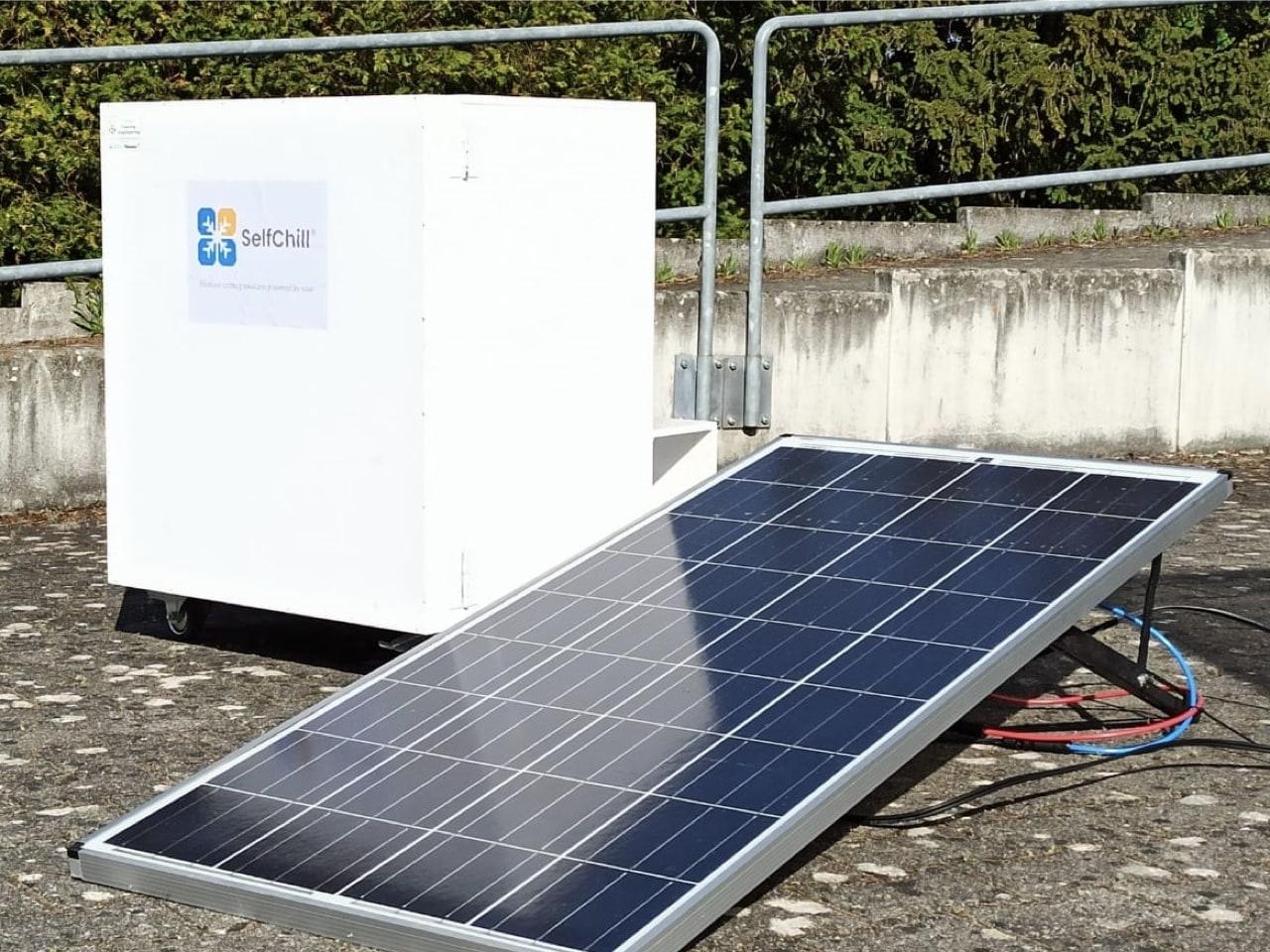 Simple set-up of the solar refrigerator working battery free.